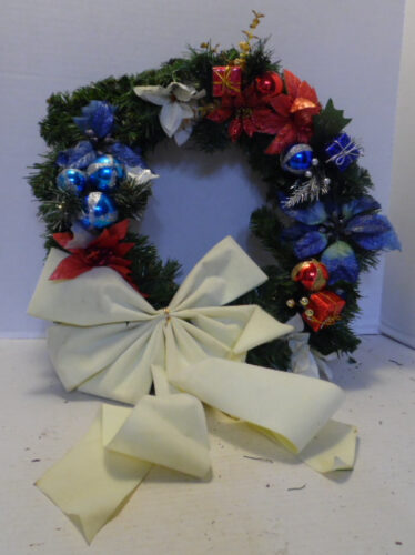 CHRISTMAS DOOR WREATH 812