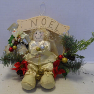 CHRISTMAS DOOR WREATH   820