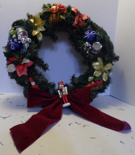 CHRISTMAS DOOR WREATH 842
